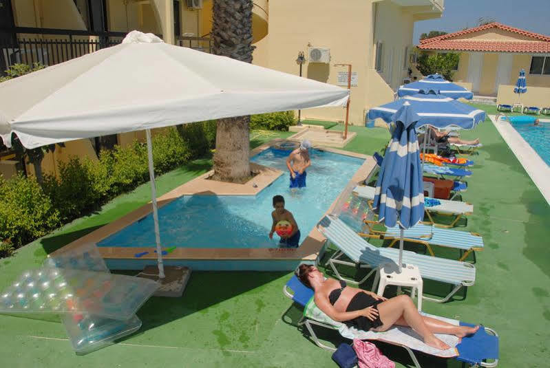 Hotel Margaret Kremasti  Luaran gambar